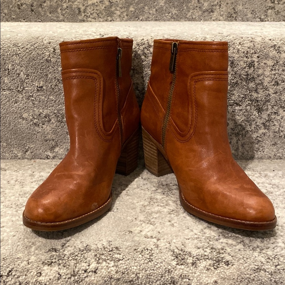 Arturo Chiang Leather Ankle Boots